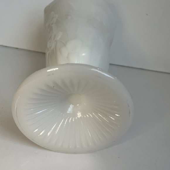 Vintage Jeannette Milk Glass Herringbone Irises Pattern Footed Vase 9” Great - Picture 8 of 8